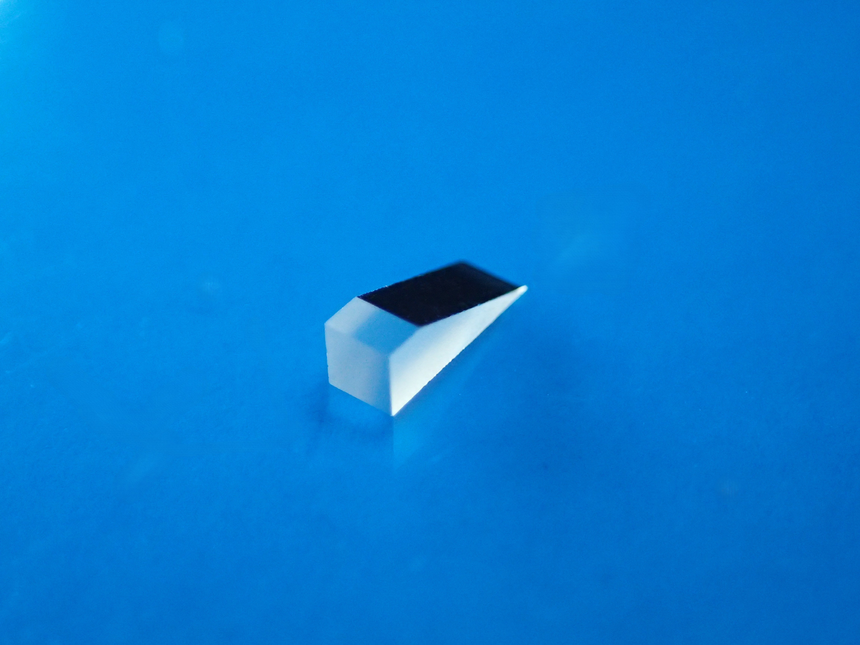 Prism 2.00 x 2.00 x 6.00 x 45° Deviating (Joimax)